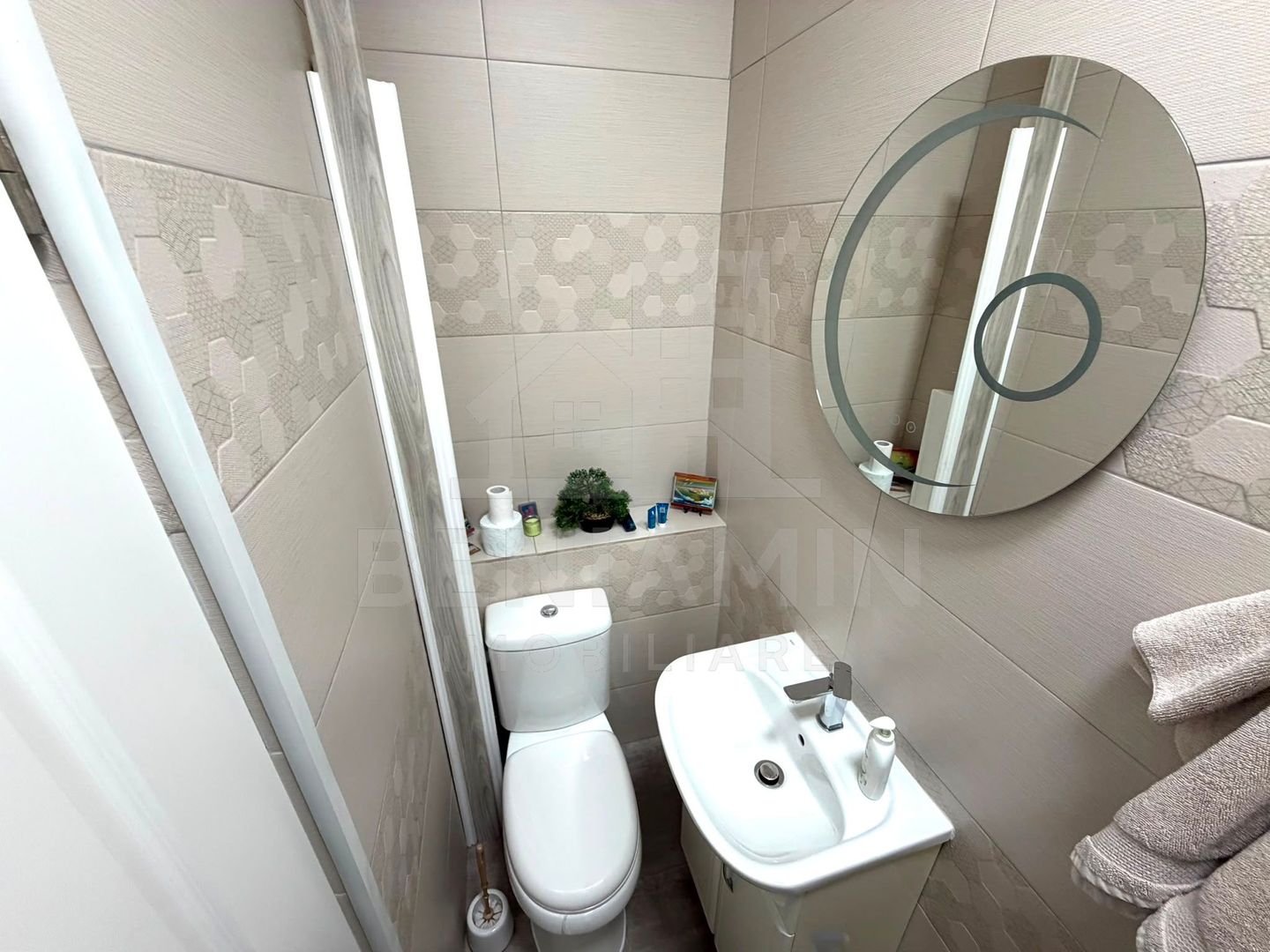 Apartament cu 3 camere si 3 bai in Craiovita Noua - Promenada Mall - - imaginea 9