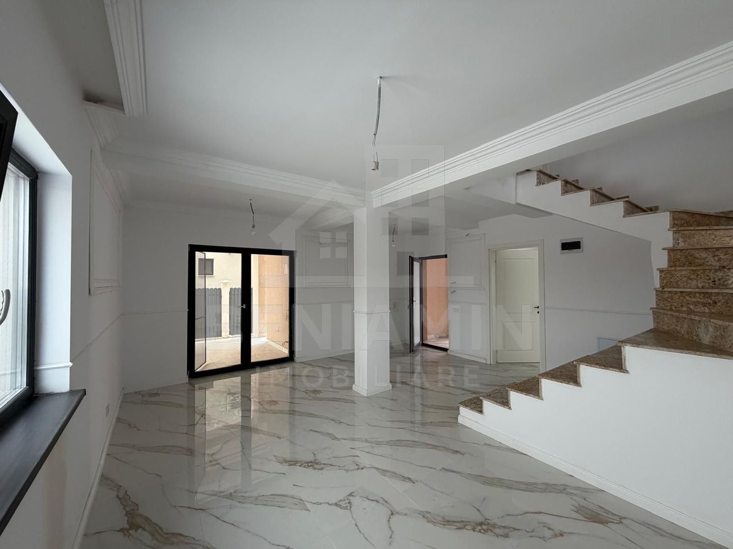 Casa P+1 Living-Bucatarie-3 Dormitoare-Toate utilitatile-Disponibila