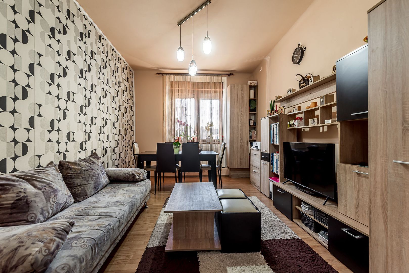 Imagine 2 - Apartament în centru cu acces auto și garaj propriu