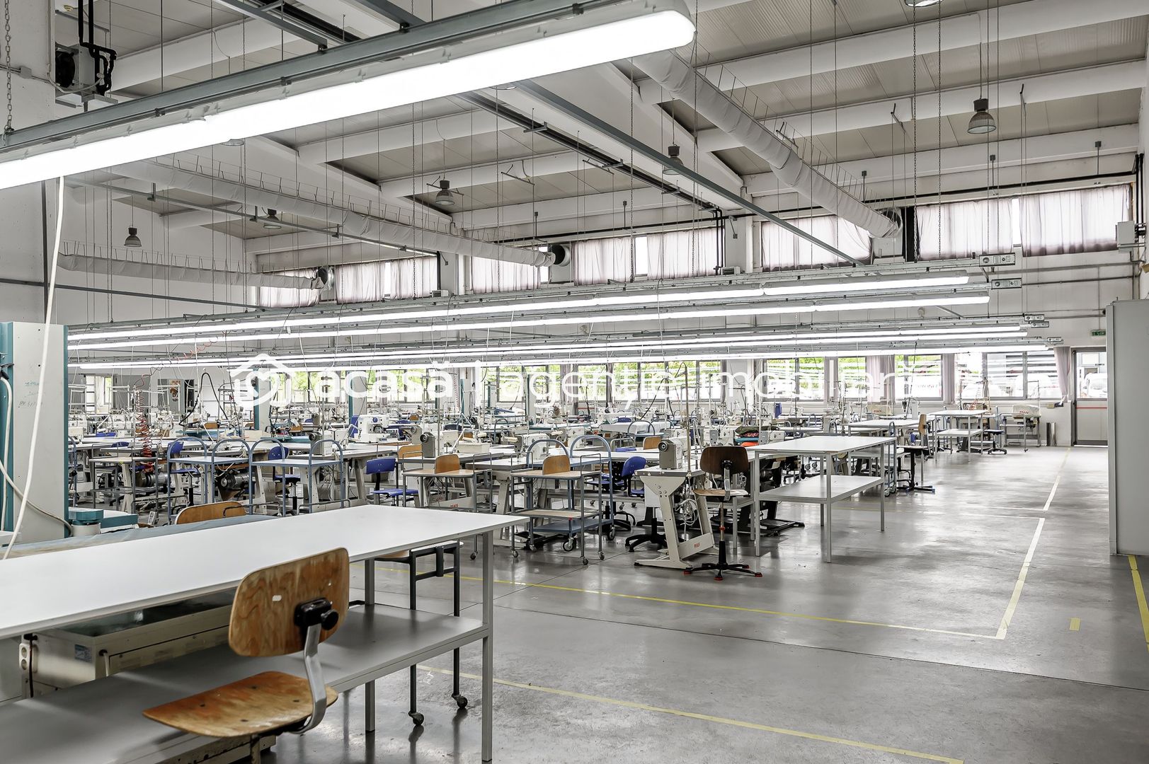 Imagine 12 - Oportunitate: Hală de producție și depozitare cu birouri în Arad