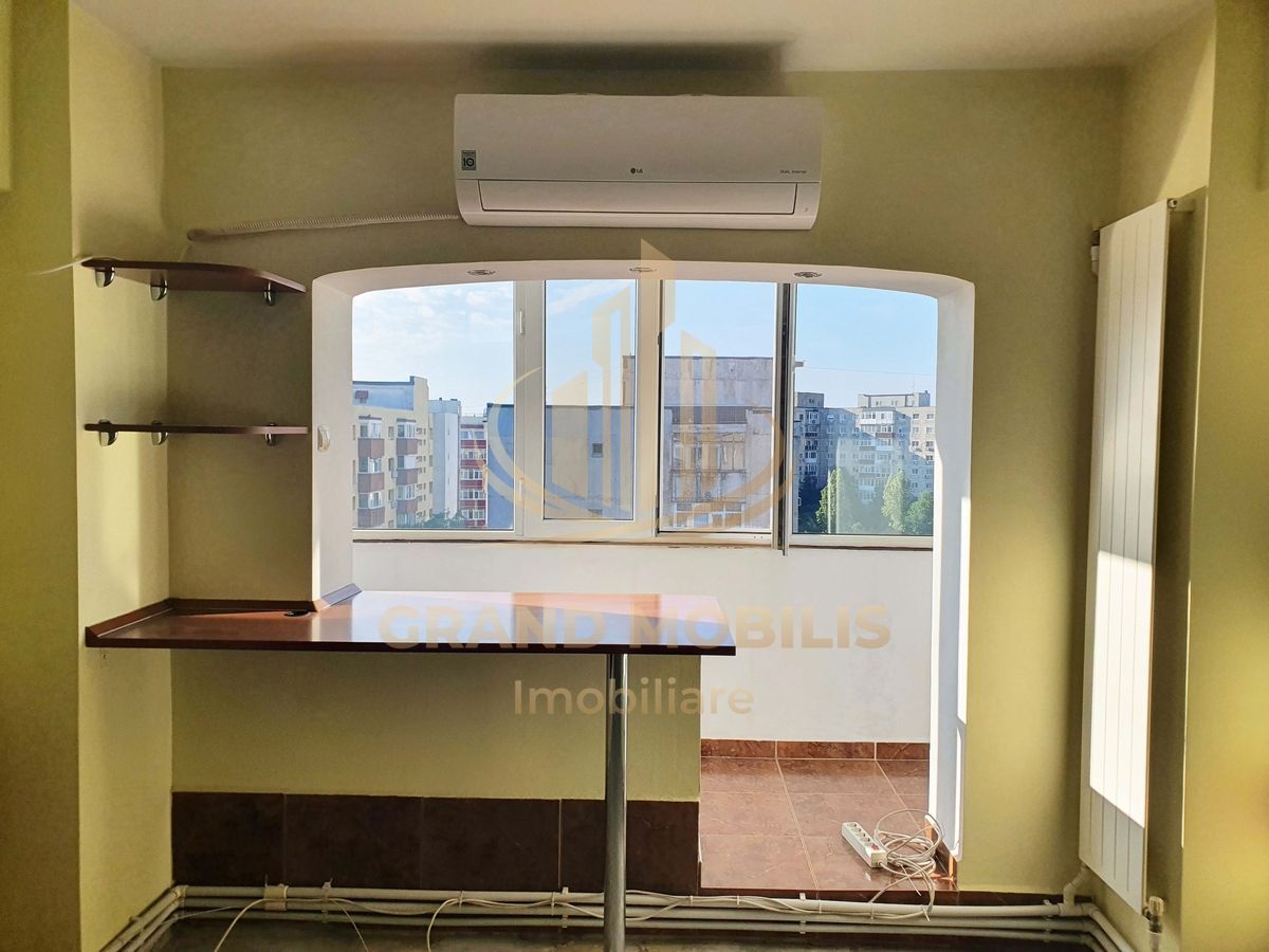 Apartament 2 camere semidecomandat cu parcare de resedinta