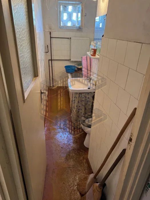 Apartament cu 2 camere, semidecomandat, zona Soarelui - imaginea 6