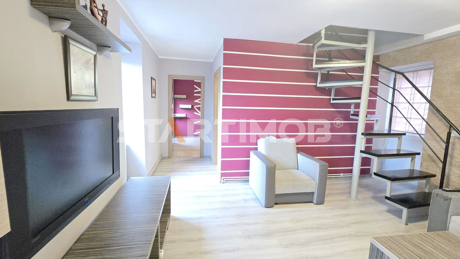 Apartament cu  trei camere la casa