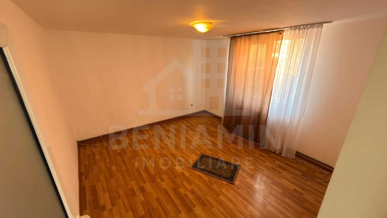 Vand Casa P+M 5 Camere-Curte si Strada Privata-Zona Catargiu - imaginea 7