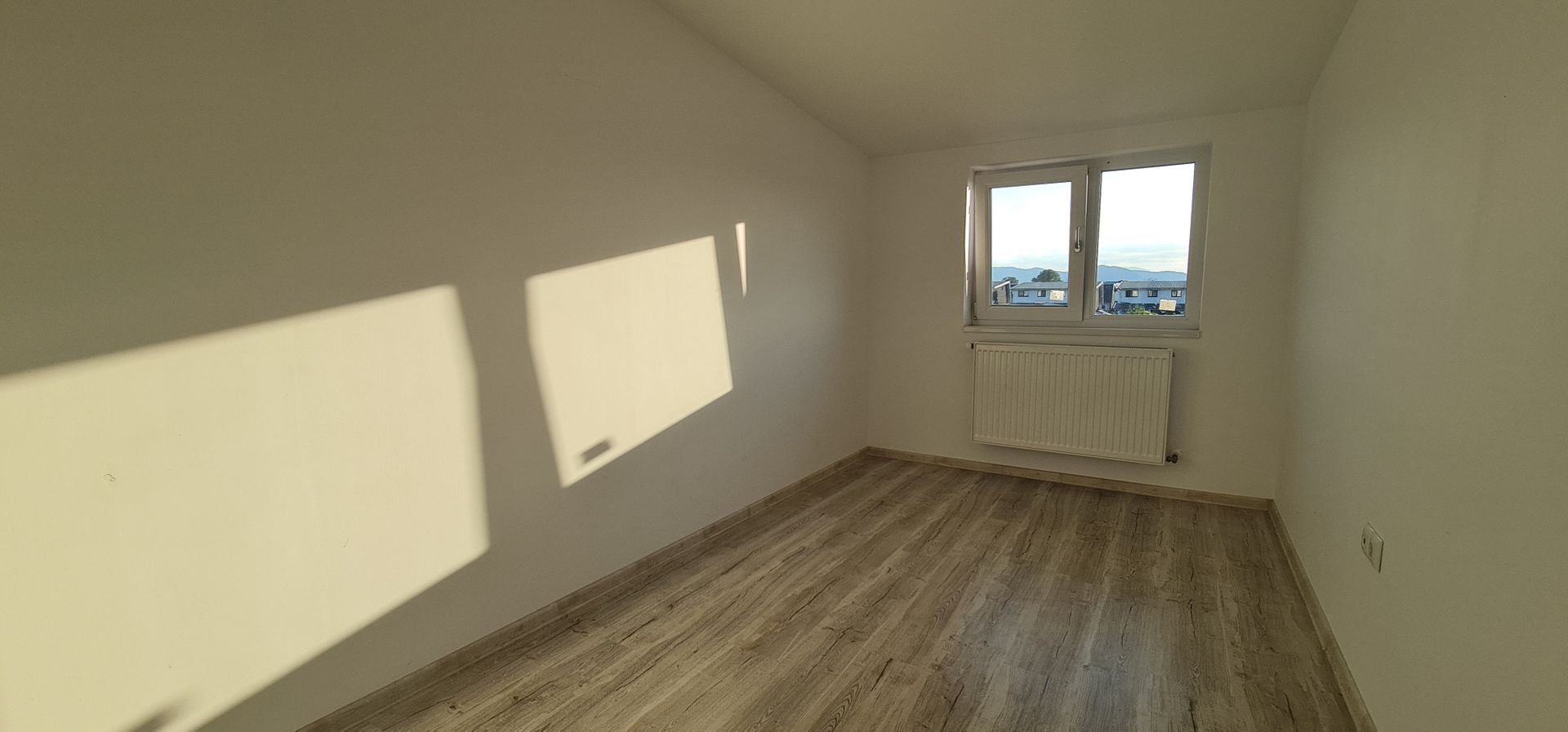 De inchiriat casa 4 camere bucatarie mobilata utilata Izvor - imaginea 5