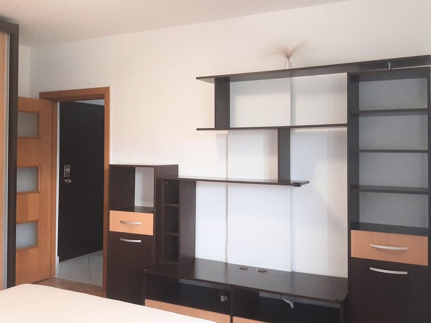 Apartament Renovat 2 Camere + Boxă 7 MP  Vedere Superbă spre Tâmpa - imaginea 7