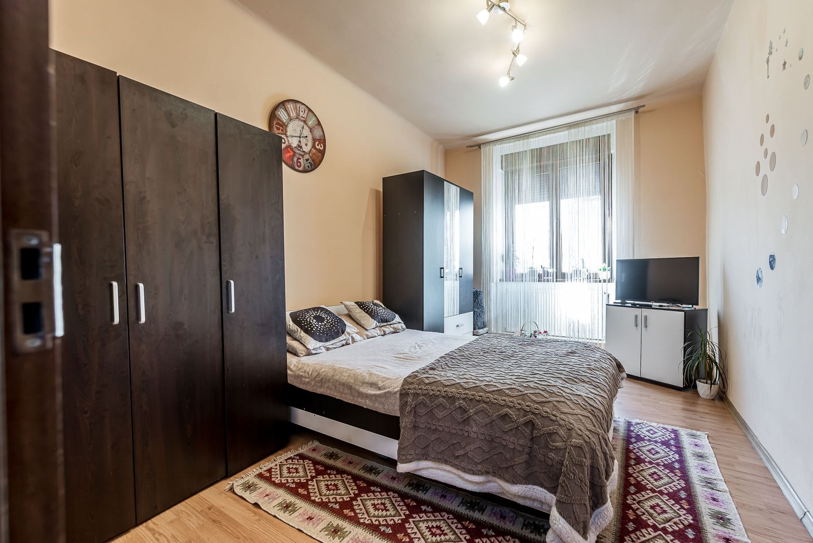 Imagine 4 - Apartament în centru cu acces auto și garaj propriu