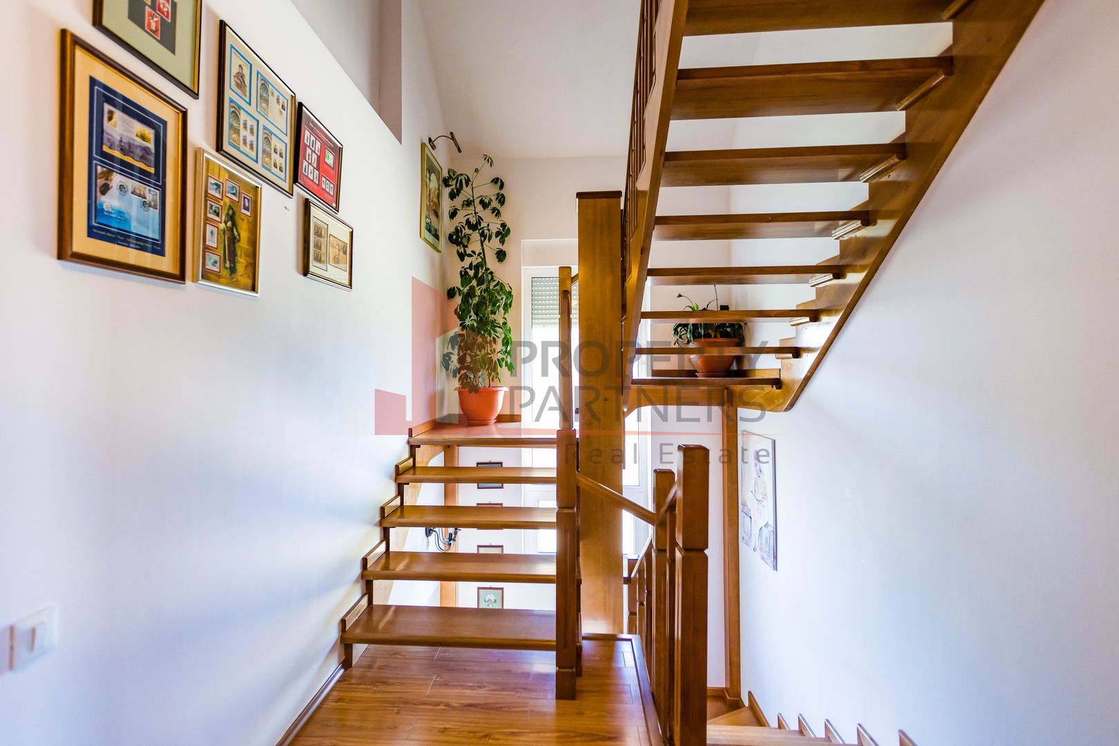 Vilă 340 mp Bran | Teren 5500 mp | 6 dormitoare cu băi proprii - imaginea 15