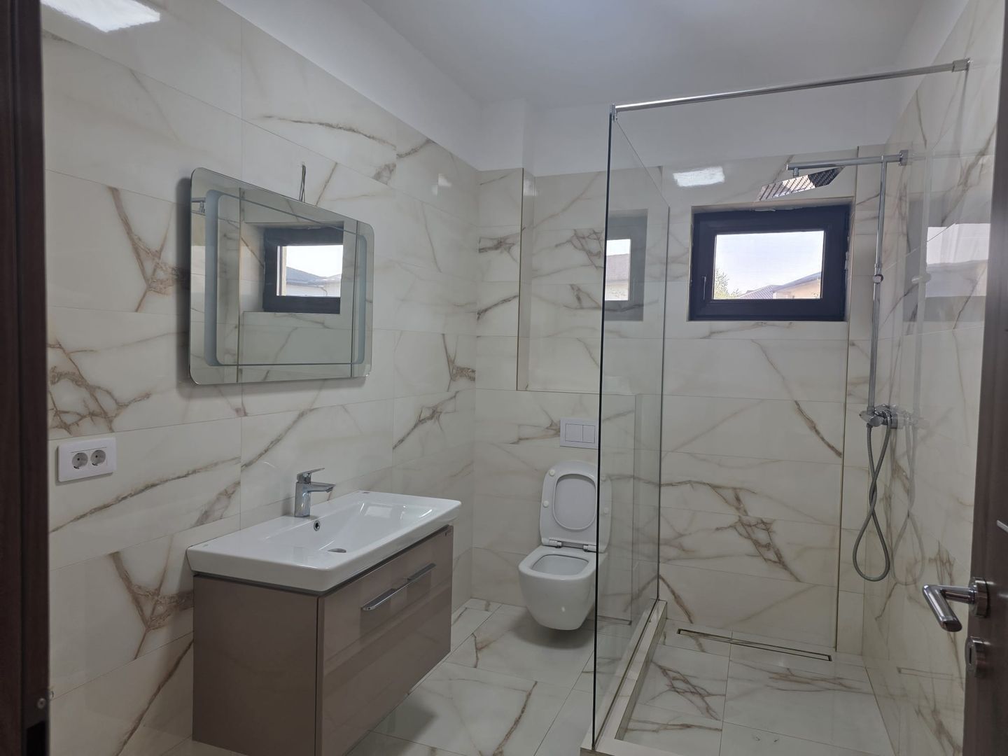 Vilă de Lux P+1 în Tunari –5 Camere, Finisaje Premium - imaginea 10