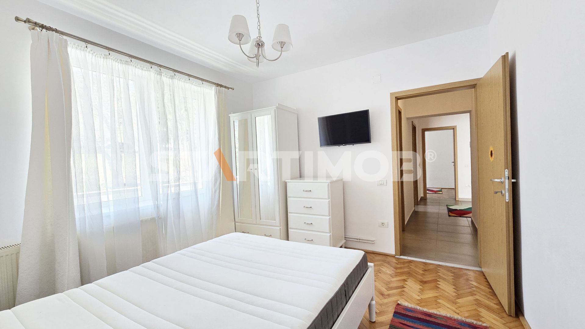 Apartament 3 camere cu parcare si boxa Central