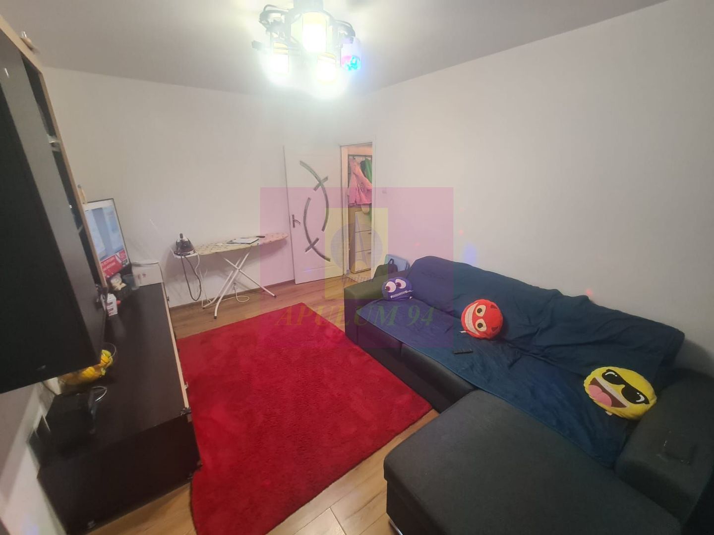 Apartament cu 3 camere de vanzare in Campina - Zona Cuza - imaginea 2