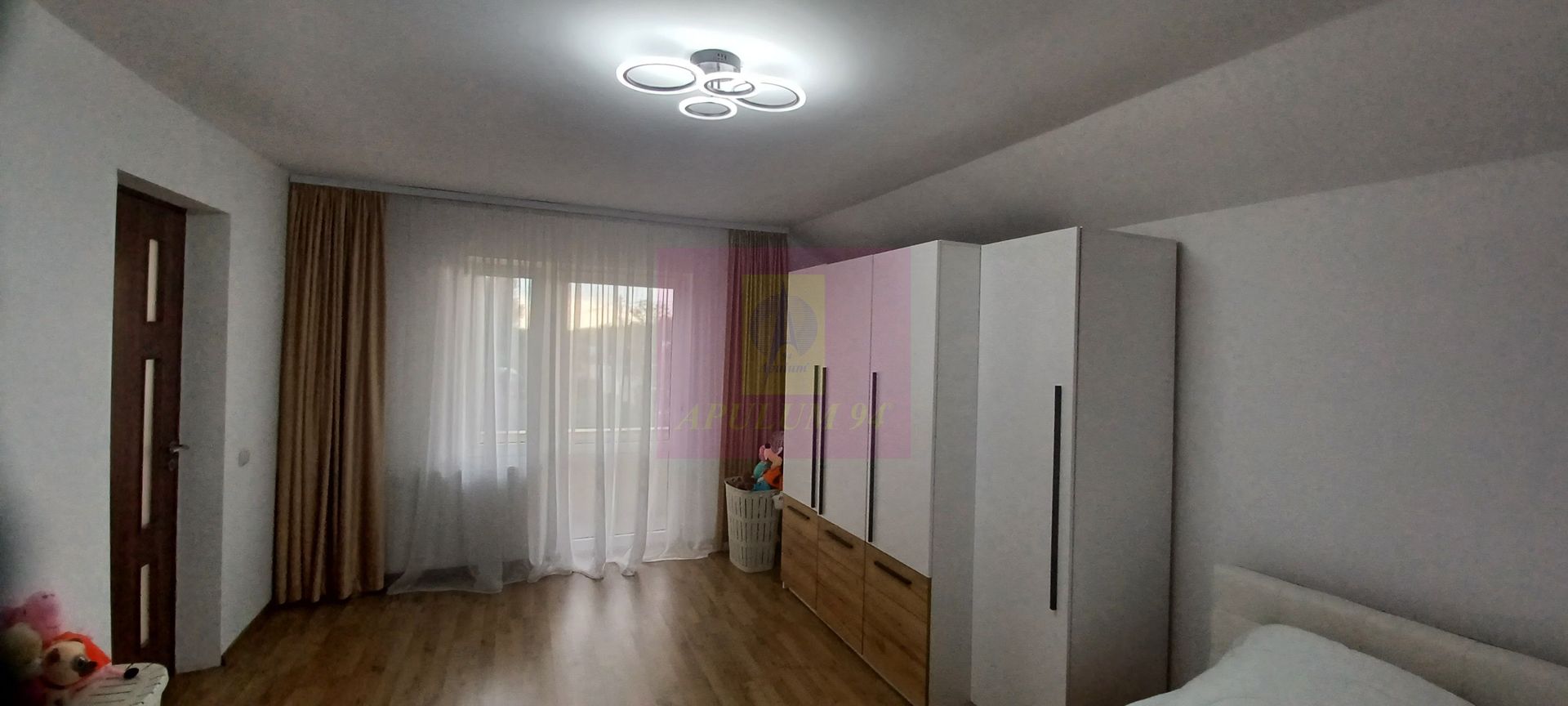 Săbăreni, casă 2009, P+1, terasă, garaj, curte 315 mp