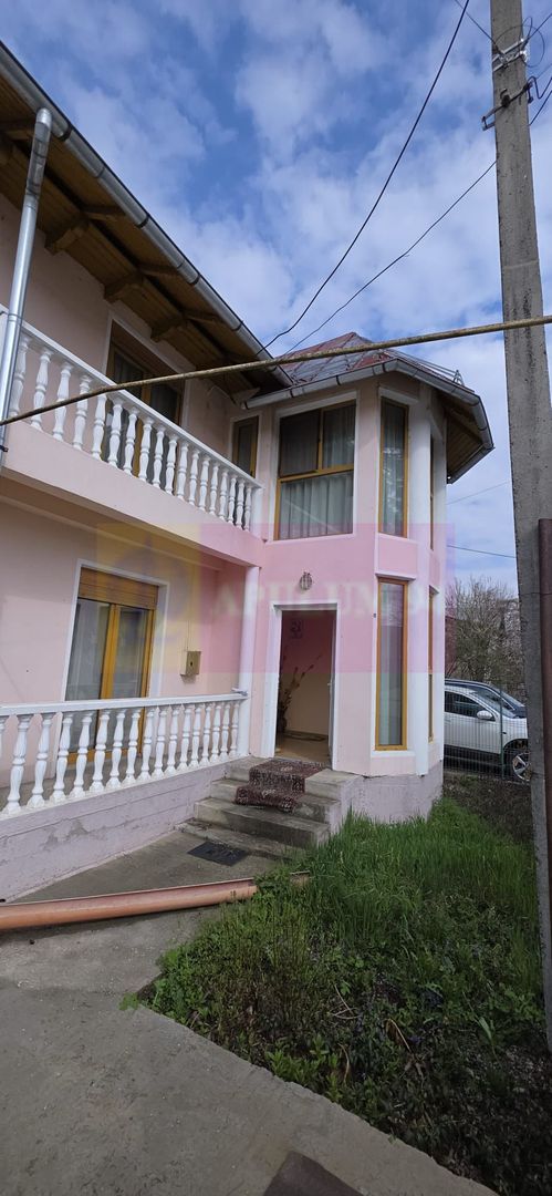 Casa de vanzare cu 3 camere in Poiana Campina
