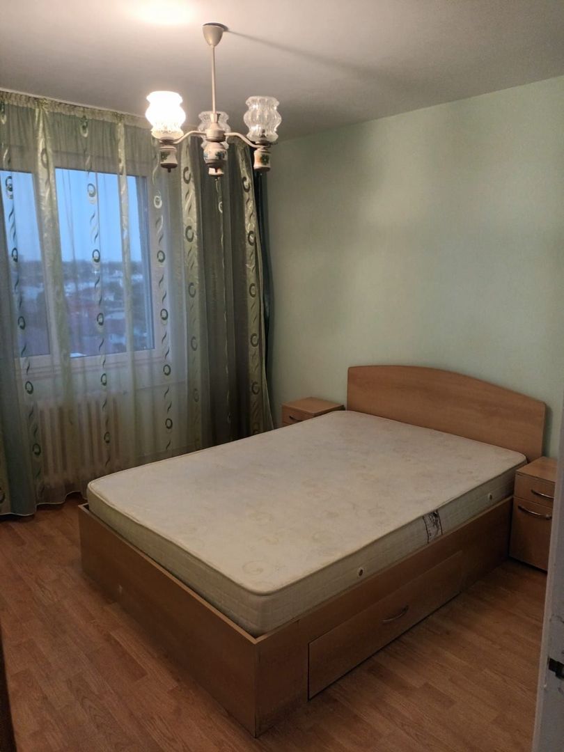 apartament 3 camere decomandat,metrou  zona Trapezului