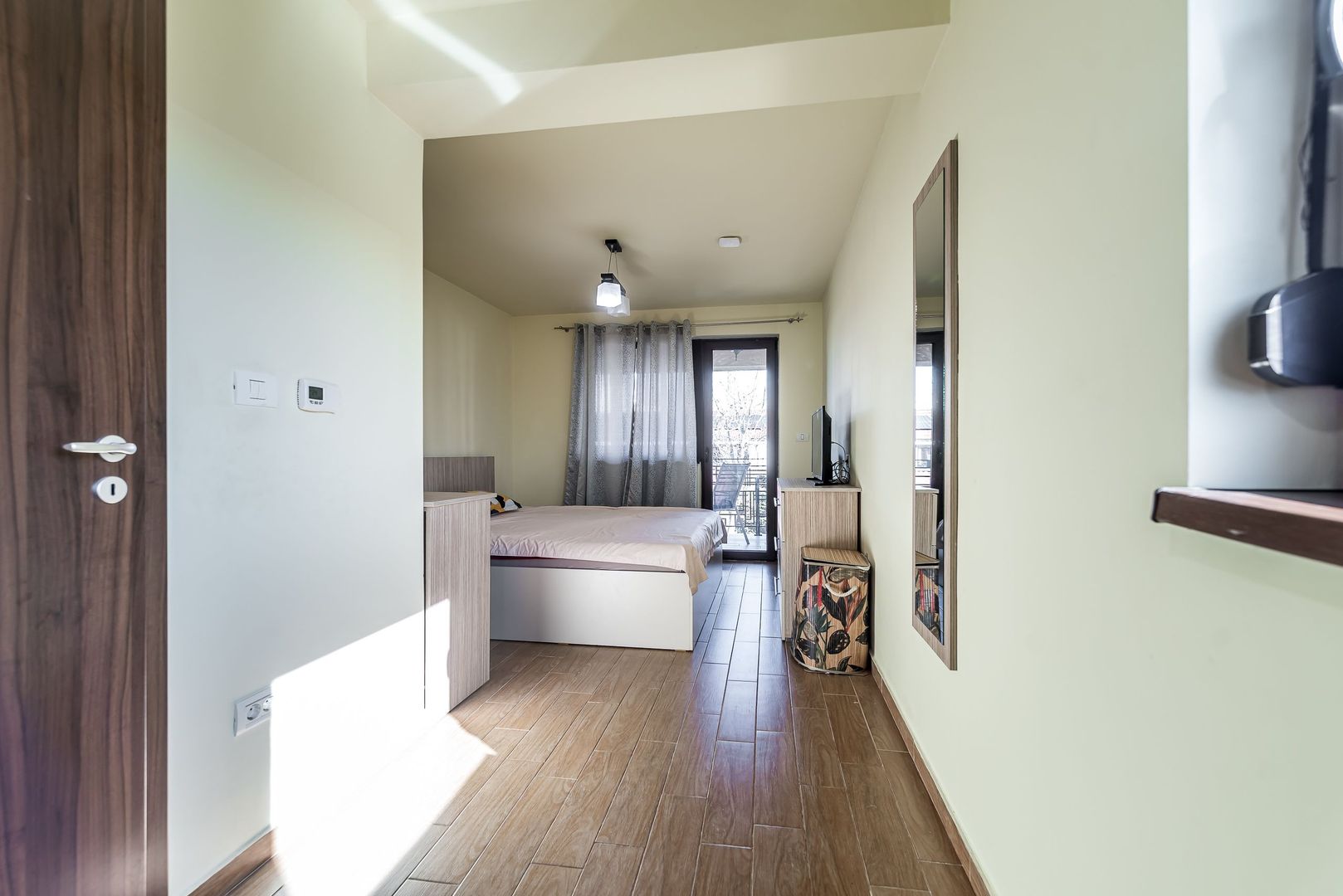 Imagine 12 - Casă cu5 camere, teren 720 mp, fotovoltaice 13 kW, Aradul Nou