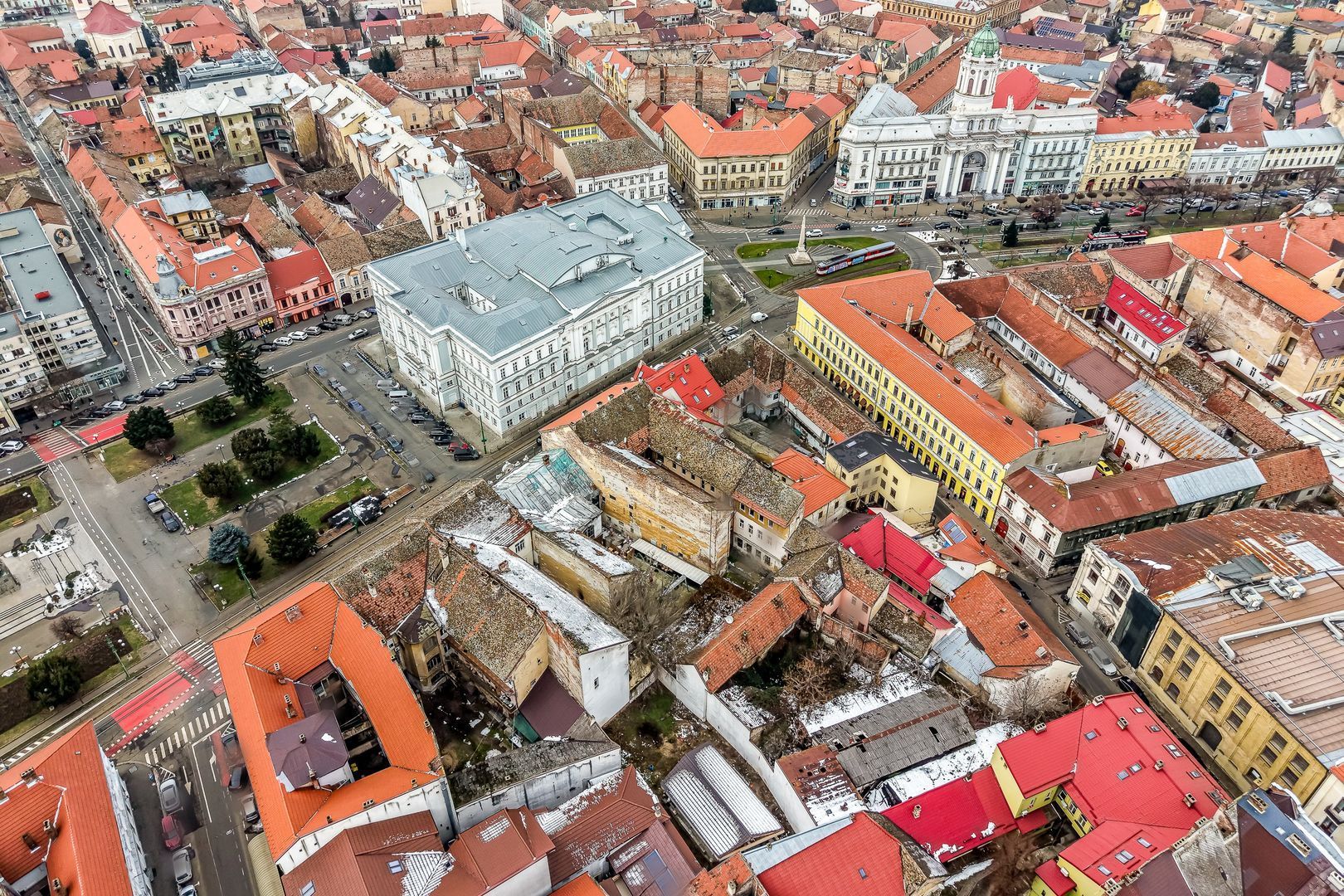 Clădire ultracentrală Arad | lângă Teatru | NU este Monument!