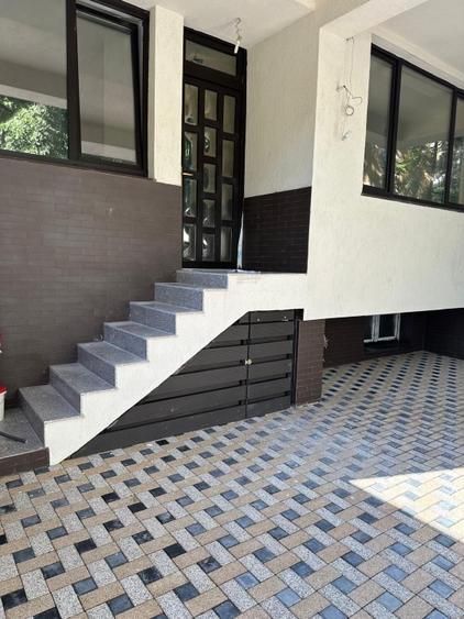 Apartament 4 Camere Pe 3 Niveluri+Curte 40 mp2 , Metrou Crangasi , Particular