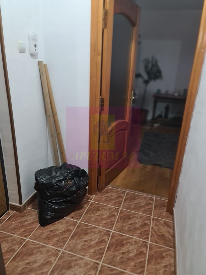 Apartament cu 3 camere de vanzare in Campina - Zona Cuza - imaginea 9
