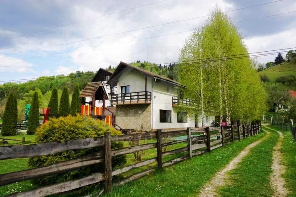 Pensiune Moieciu - 3000mp Teren - 12 Camere Plus Restaurant - Brasov - imaginea 2