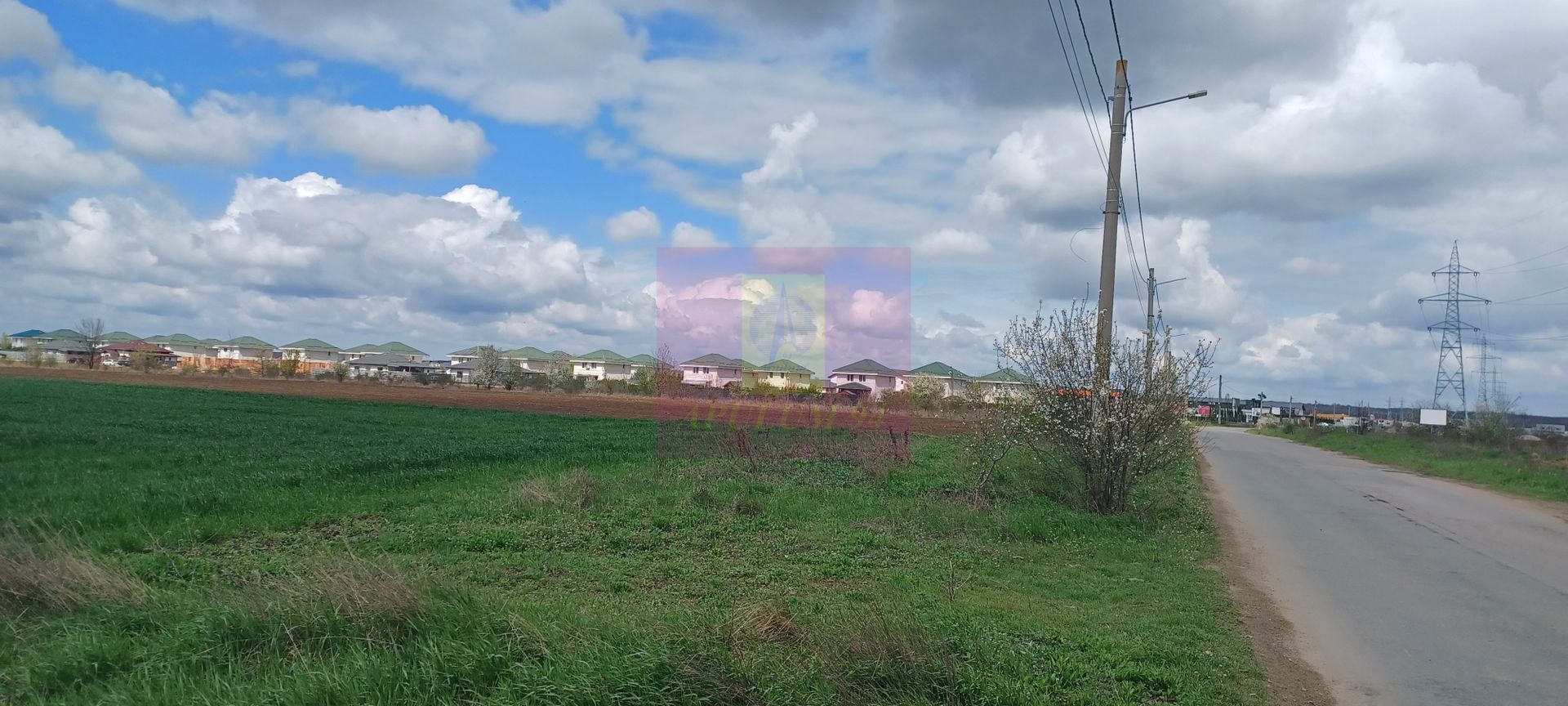 Săbăreni, teren intravilan 1000 mp, cu utilitati în apropiere