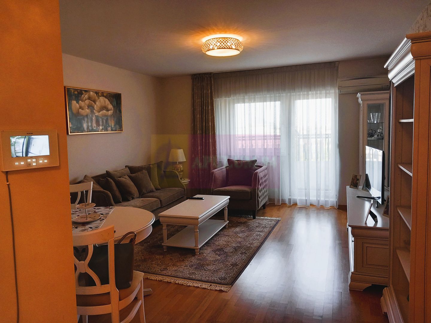 Piața Victoriei • 2 camere decomandate • vedere către Guvern