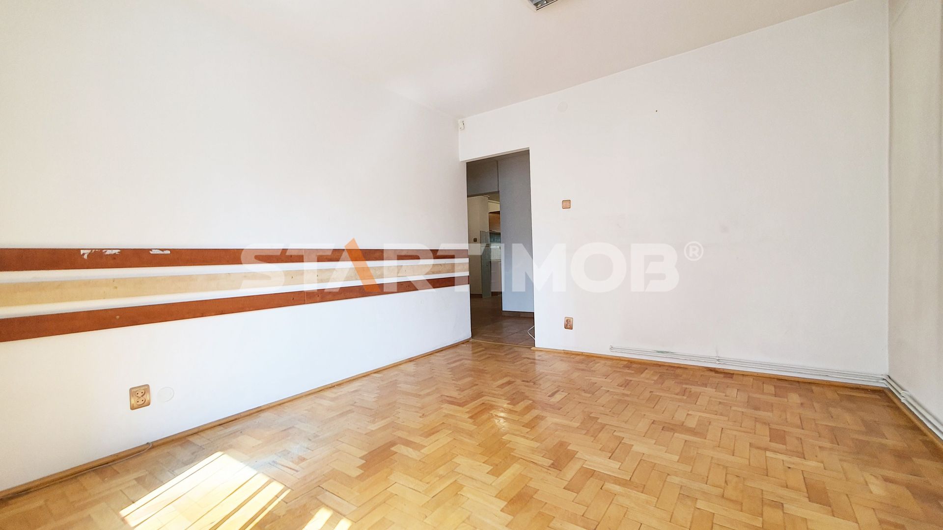 Apartament 3 camere  cu boxa si parcare