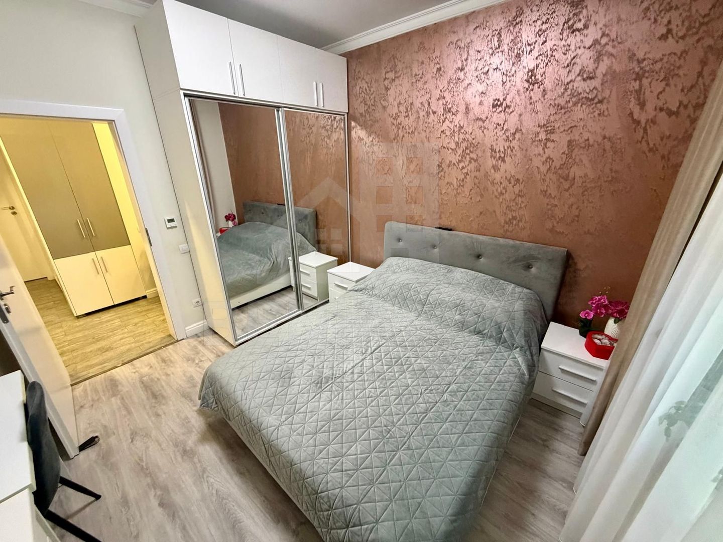 Apartament decomandat deosebit 3 camere 2 bai bloc 2020 cu parcare - imaginea 8