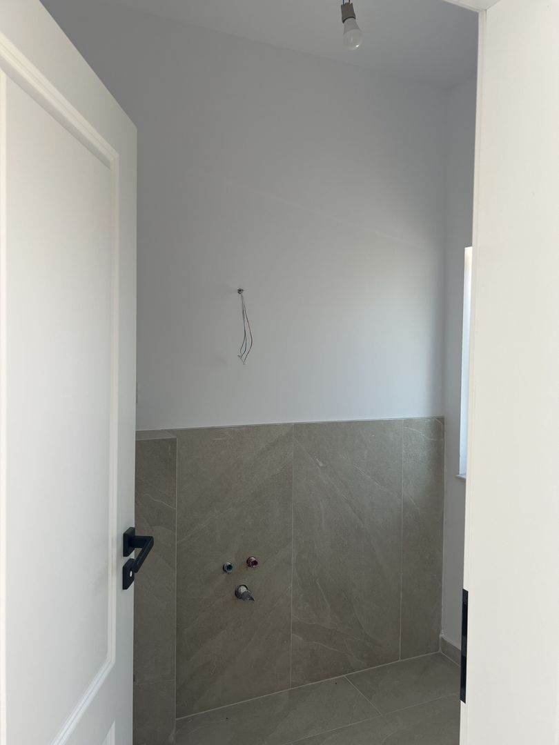Jumătate de duplex premium, 120 mp utili, teren 256 mp, garaj și 3 dor - imaginea 4