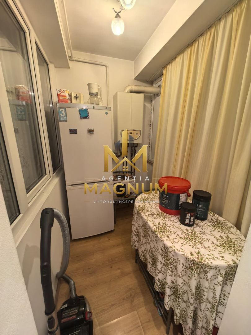 Apartament cu o camera de vanzare pe Bulevardul Republicii Baia Mare - imaginea 4