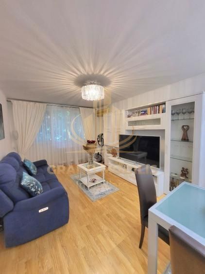 Apartament 4 camere , decomandat,  renovat,centrala proprie, - imaginea 3