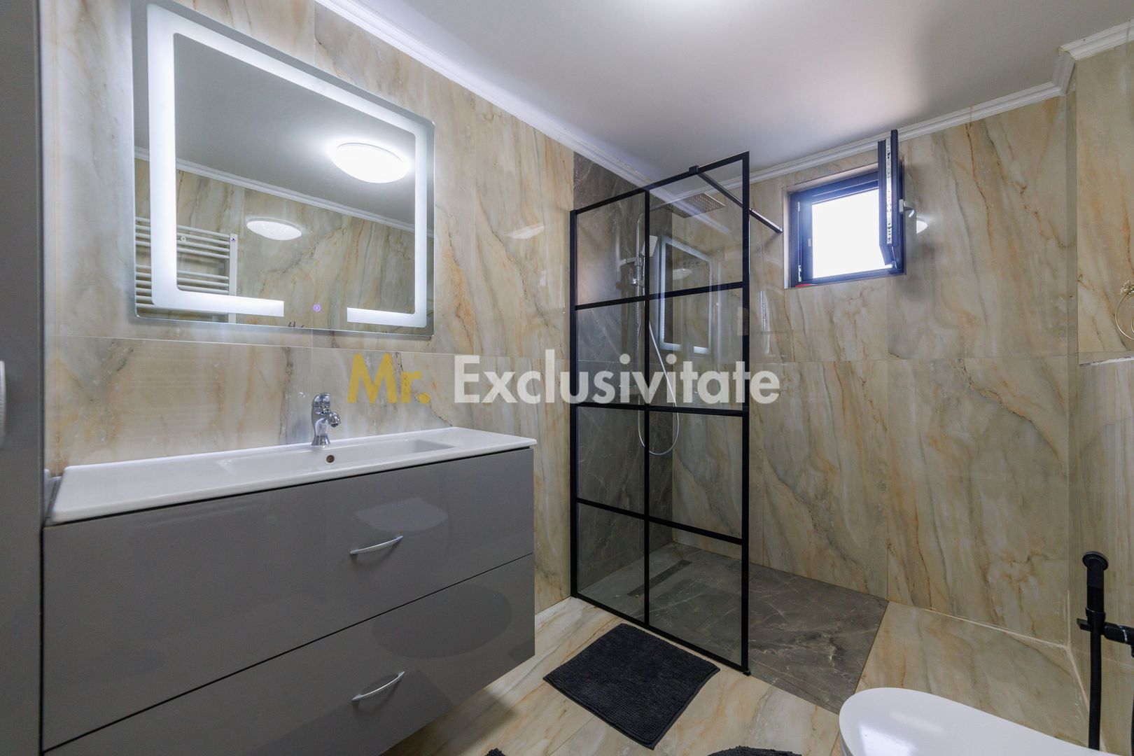 Proprietate cu 2 case si curte in Oarja, AG - imaginea 11