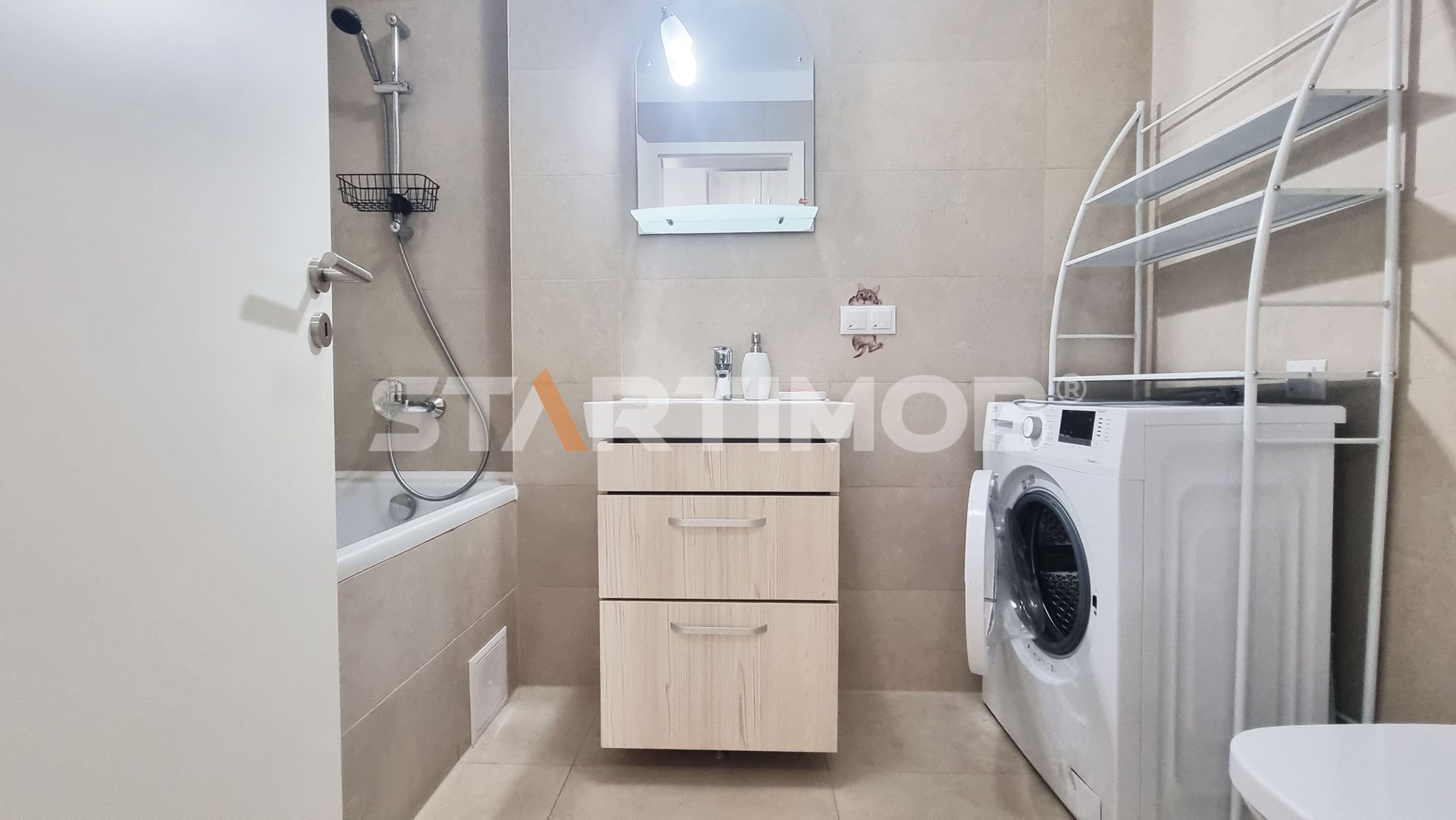 Apartament mobilat Coresi cu parcare si boxa