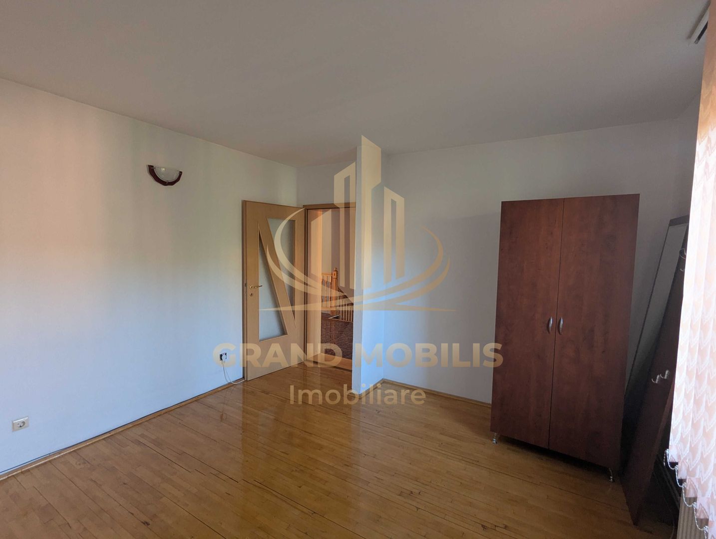 Vilă pentru Activități Comercia –5 Camere, Curte500 MP – Zona Aradului - imaginea 6