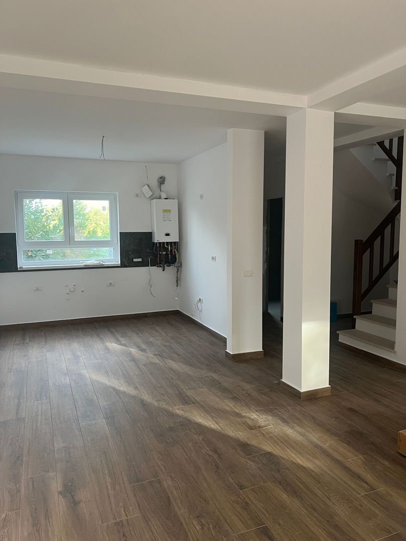 Case înșiruite cu 4 camere, grădină privată și 2 locuri de parcare - imaginea 4