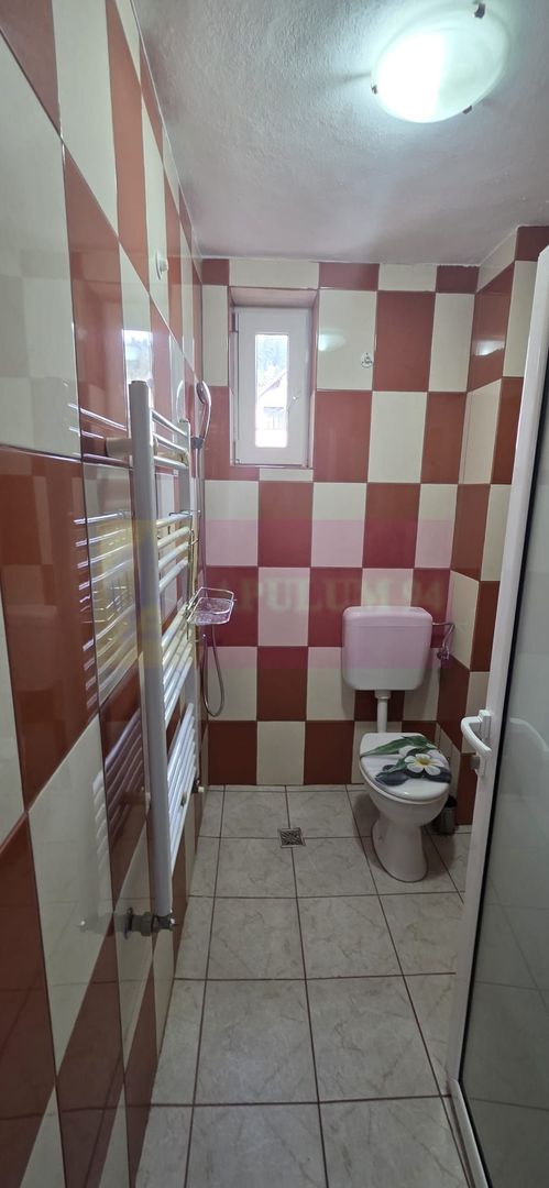 Vila de vânzare cu 8 camere și garj in Busteni