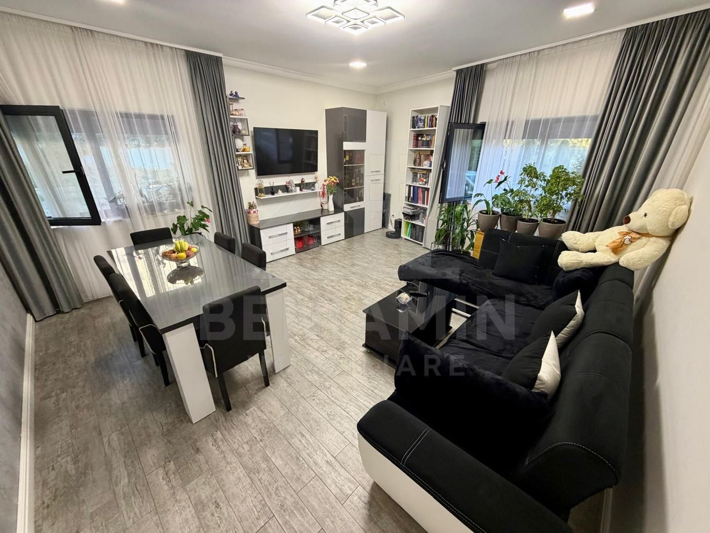 Apartament decomandat deosebit 3 camere 2 bai bloc 2020 cu parcare