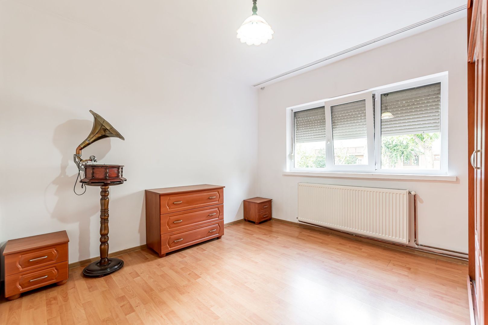 Imagine 5 - Apartament 4 camere la parter, acces direct din stradă in Micalaca