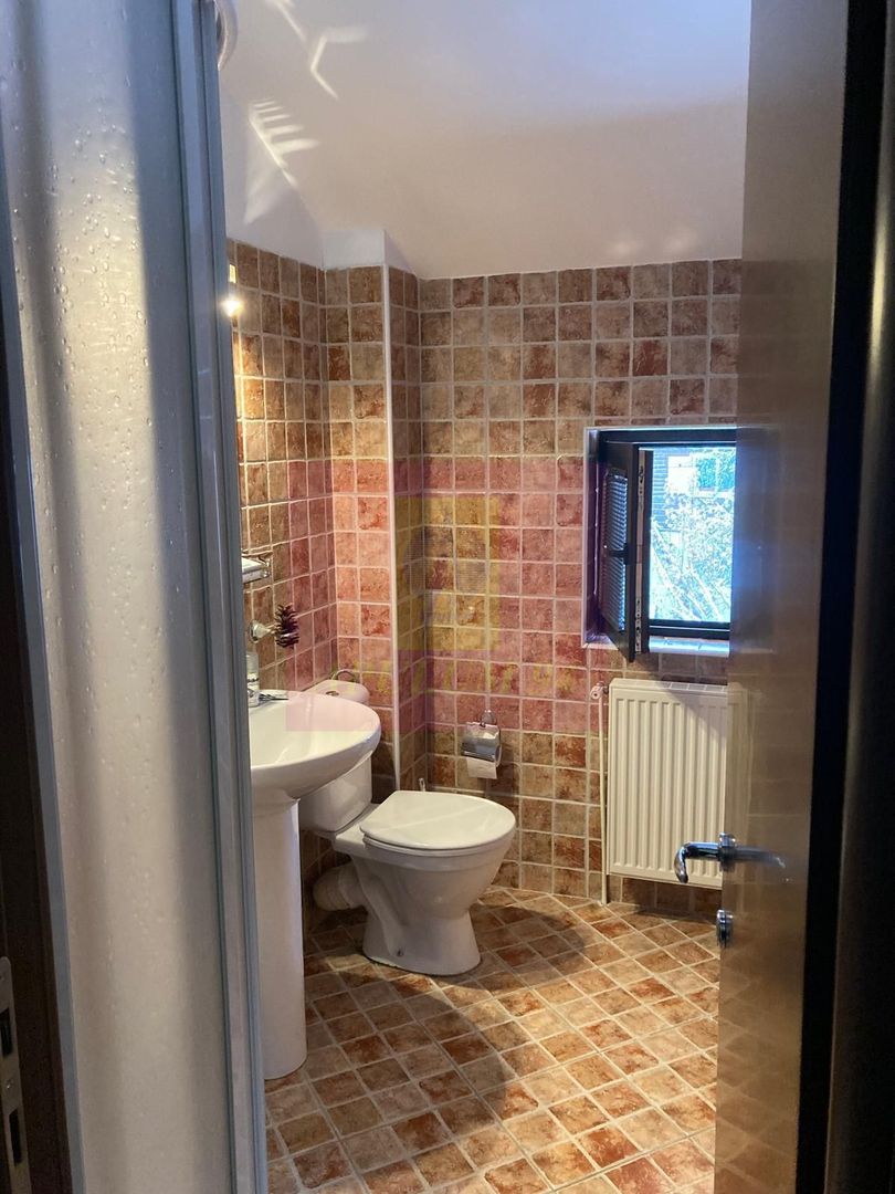 Vila de vanzare in Busteni - Zona semicentrala - imaginea 5