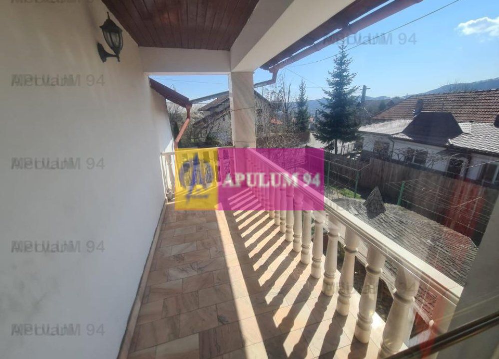 CASA (VILA) DE VANZARE IN CORNU