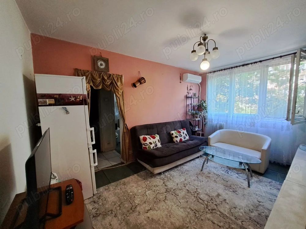 Vând apartament 3 camere,semidecomandat, 44mp,Militari-Apusului