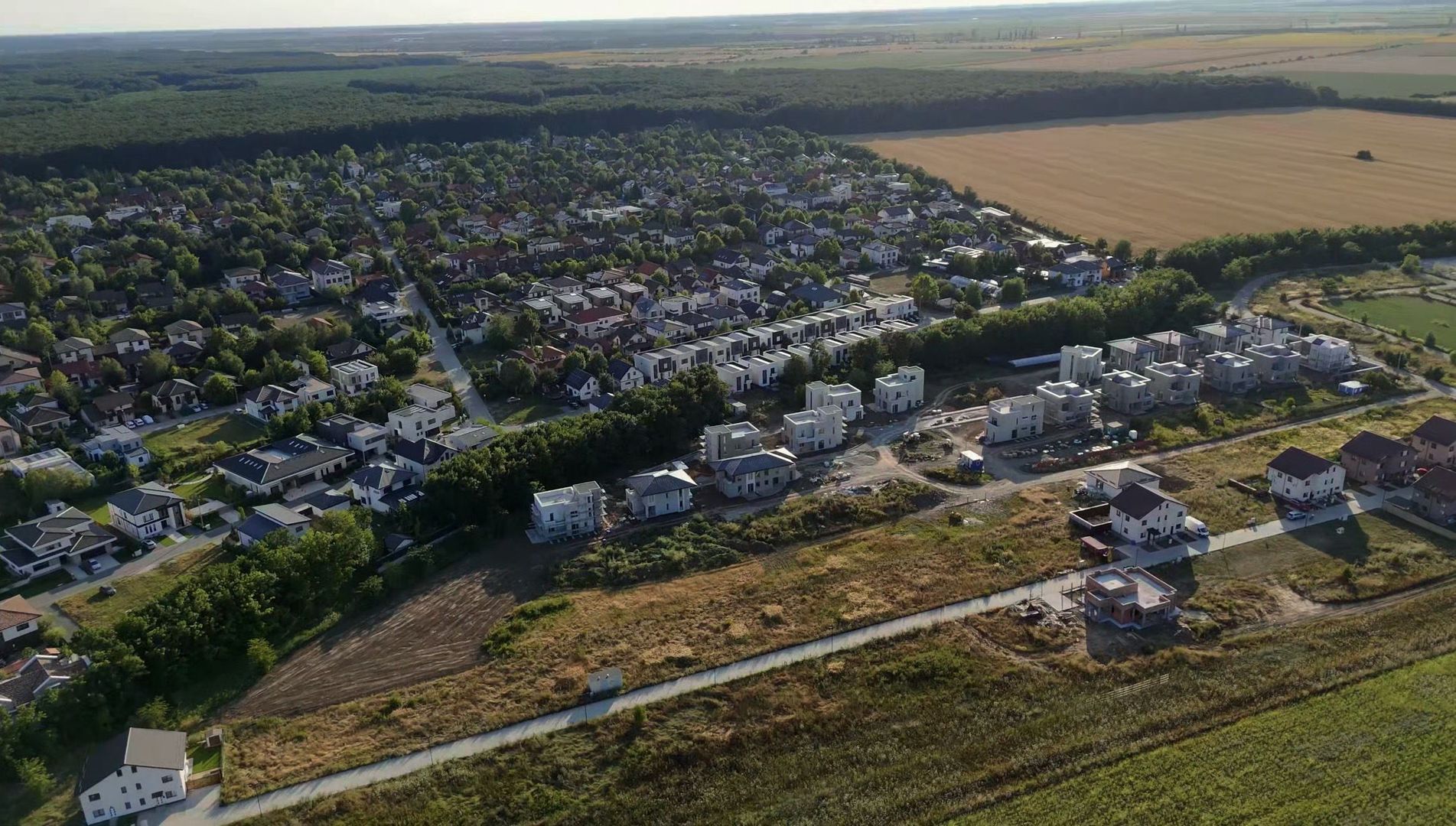 Terenuri de vanzare în complexul rezidențial Shine Residence Corbeanca