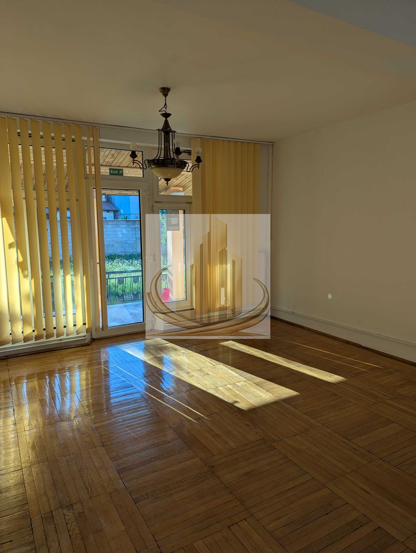 Vilă pentru Activități Comercia –5 Camere, Curte500 MP – Zona Aradului - imaginea 3