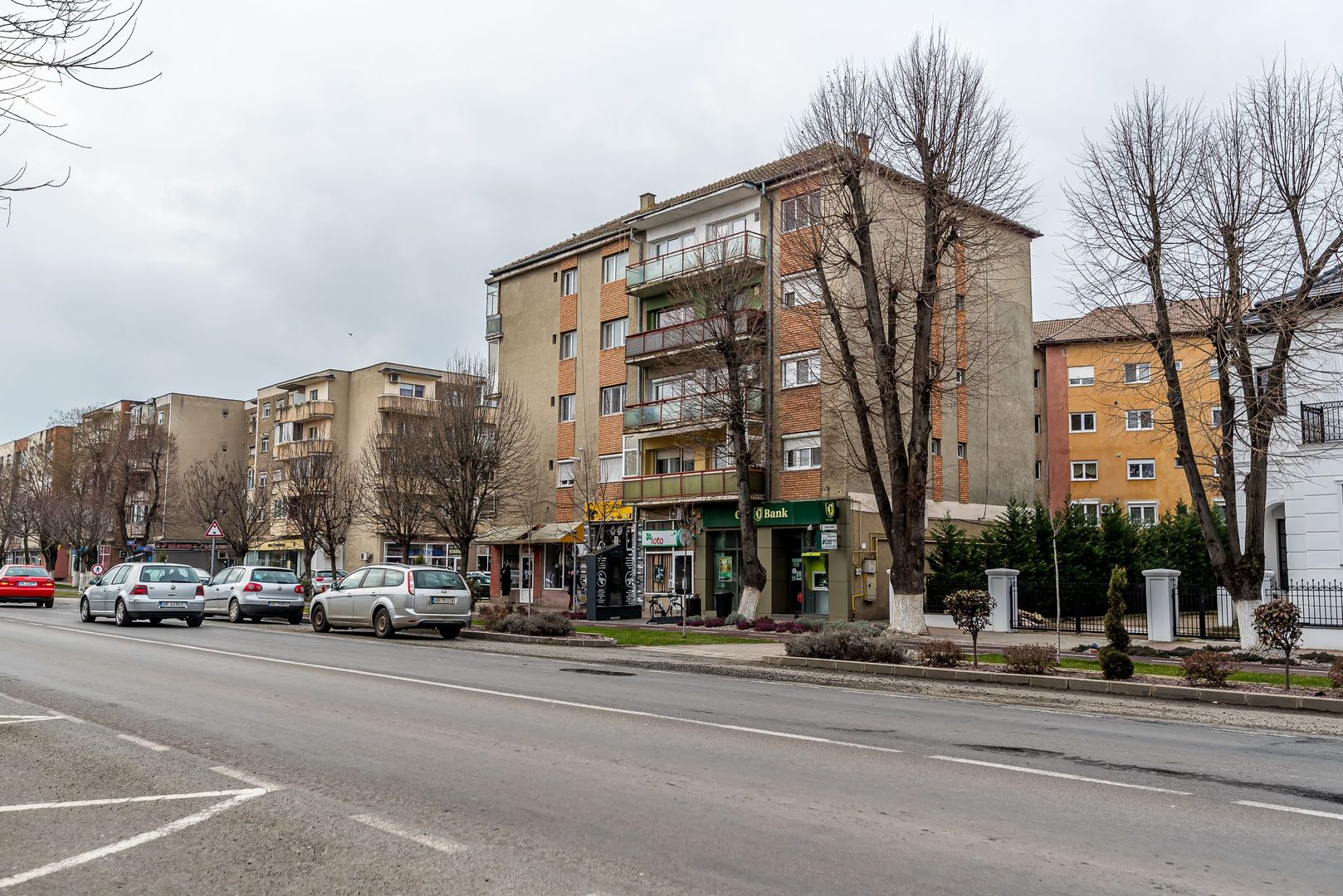 Apartament spatios in centrul orasului Chisineu Cris