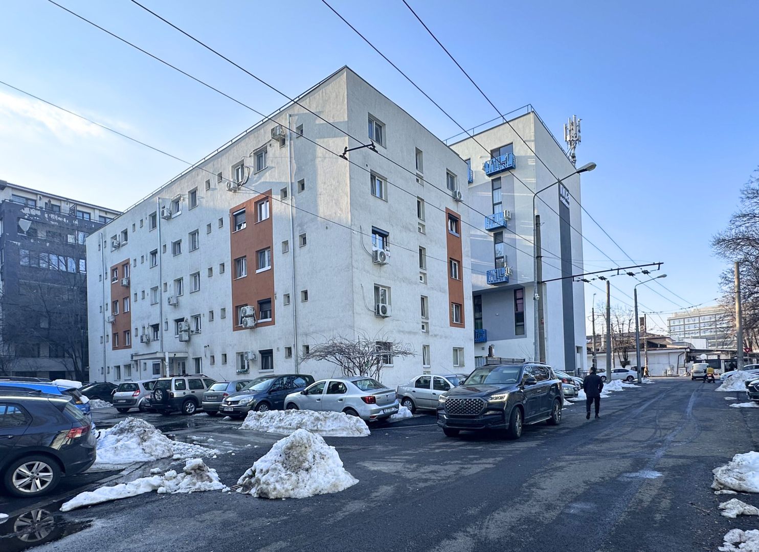 Ofer spre închiriere garsonieră situată la doar 2 minute metrou Jiului - imaginea 8