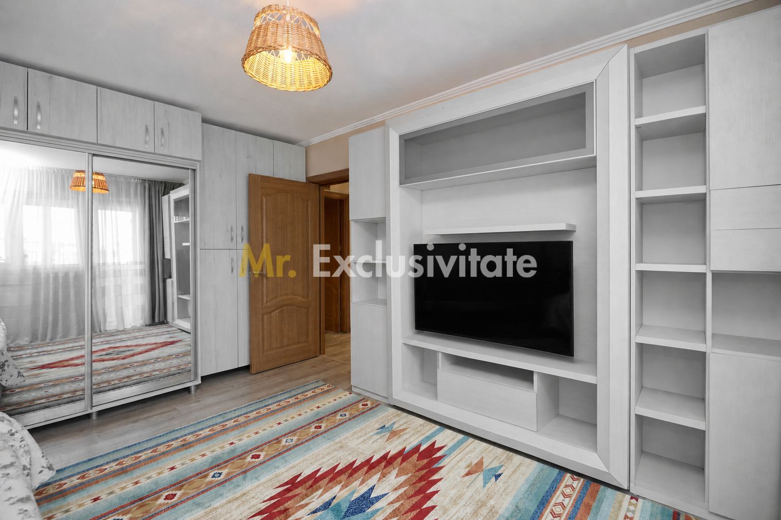 Apartament cu 3 camere, 2 băi și balcon închis | Exercițiu