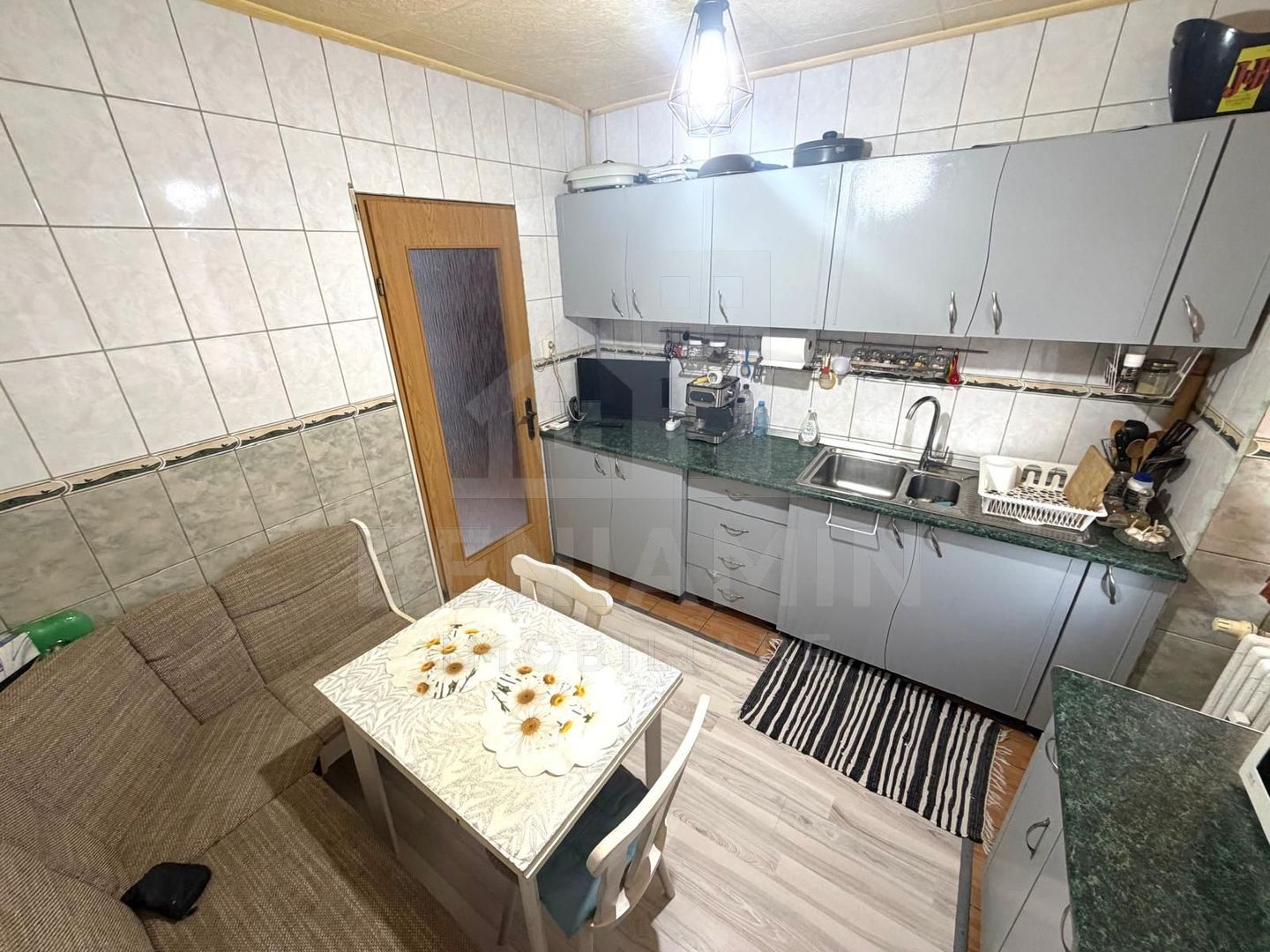 3 camere semidecomandat etaj 3 mobilat utilat - Valea Rosie - 69mp - imaginea 4