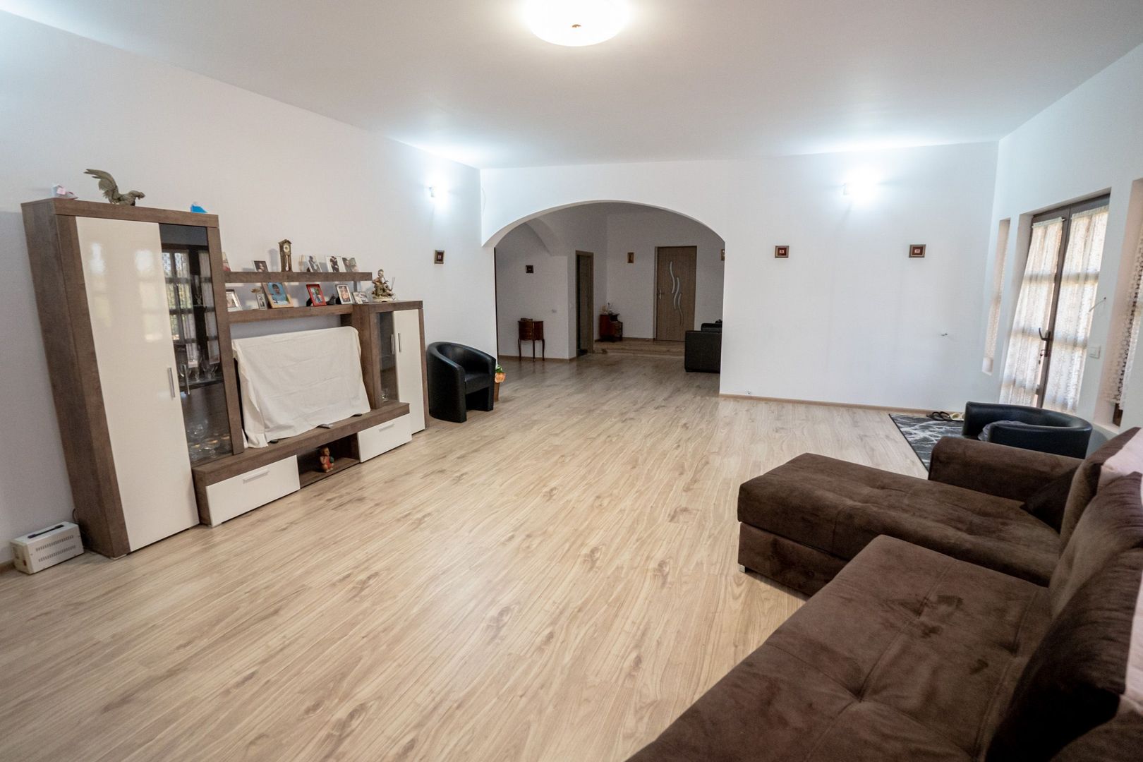 Casă de vânzare Furceni – 7 camere, teren 8.000 m - imaginea 3