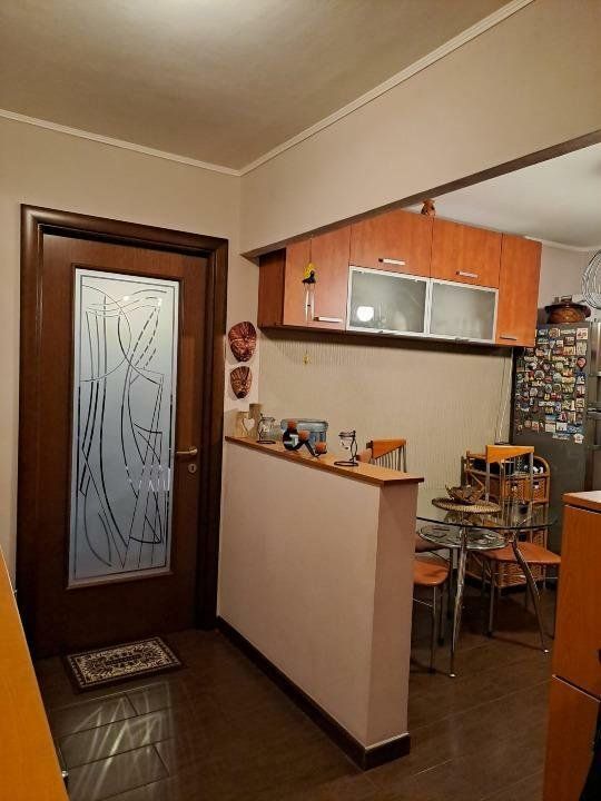 Apartament 3 camere,renovat,mobilat situat langa scoala si gradinita. S178