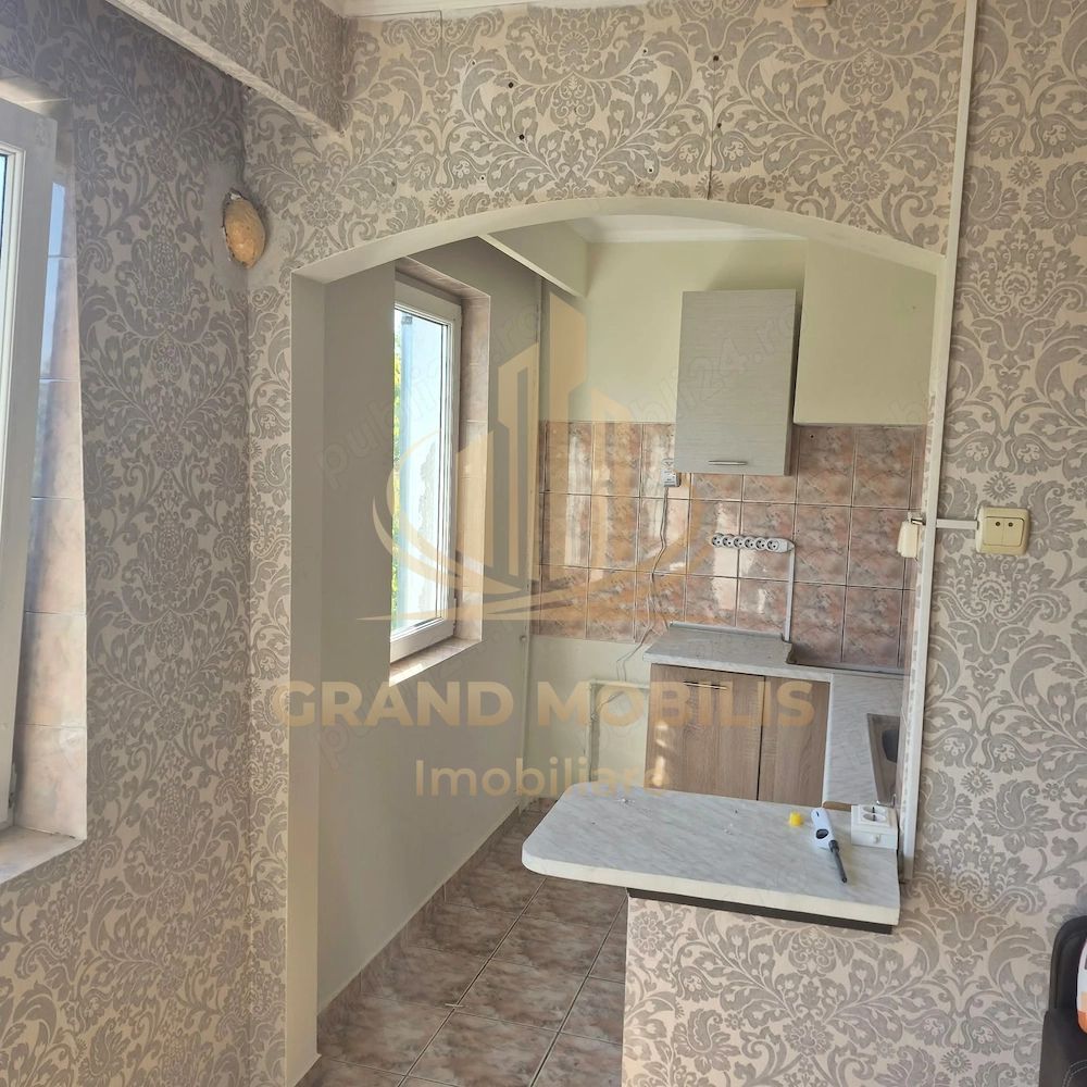 Apartament 3 camere, 40 mp utili, etaj 4/4, acoperiș, zona Șagului - imaginea 7