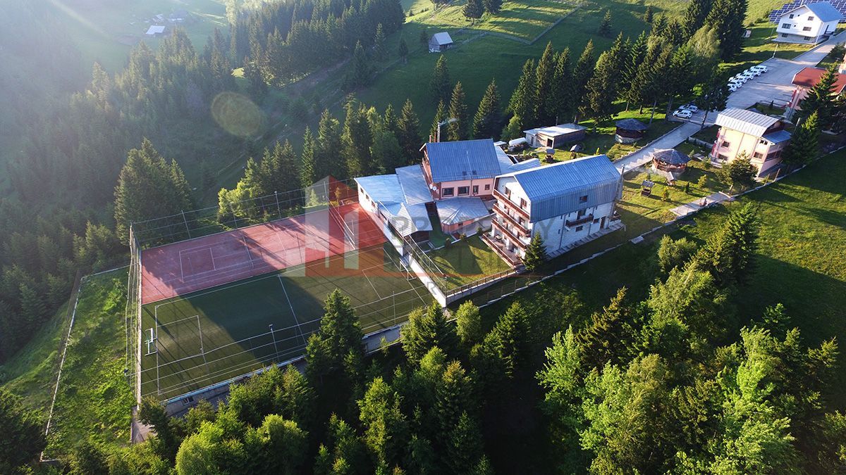 Resort 4 Stele de Vânzare | Fundata Brașov | 45.000mp | 43 Unități | - imaginea 4